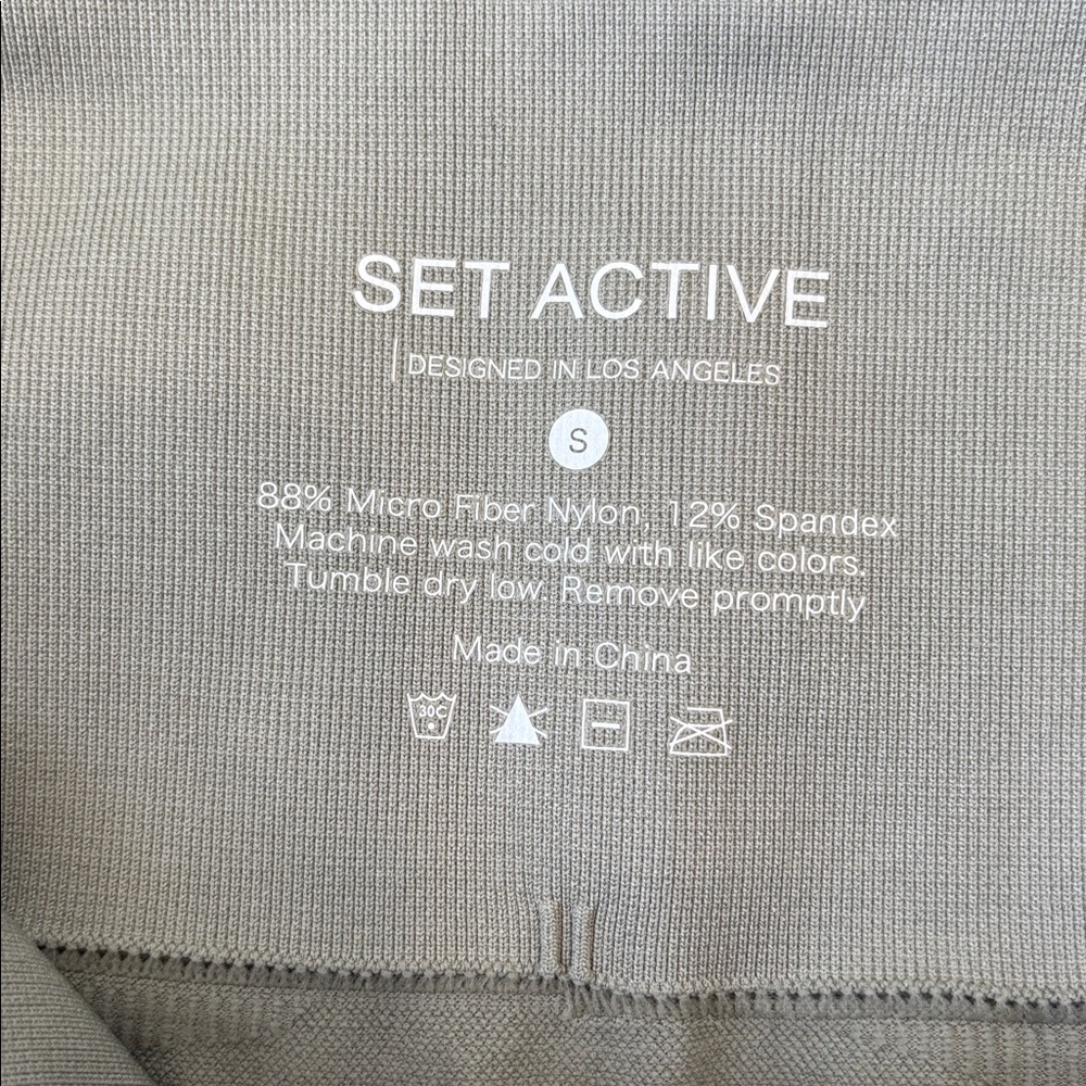 SET Active Sage Green Leggings + Bra - Picture 7 of 7